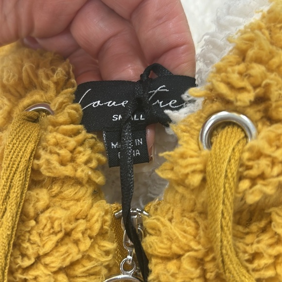Love Tree New Without Tags Faux Fur Outer Shell Vest with Hoodie/Pockets. Size S - Picture 11 of 12